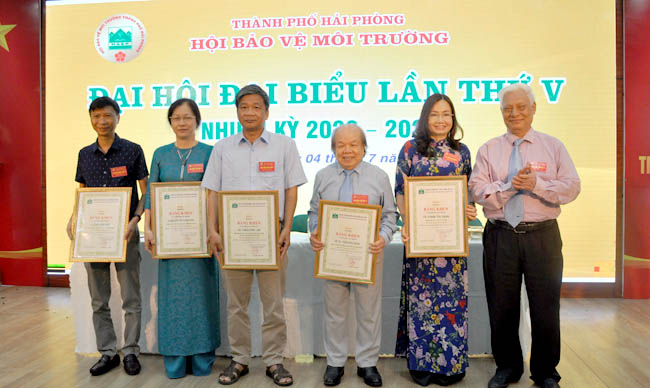 Ông[-]Bùi[-]Quang[-]Sản[-]tái[-]đắc[-]cử[-]Chủ[-]tịch[-]Hội[-]Bảo[-]vệ[-]Môi[-]trường[-]thành[-]phố[-]Hải[-]Phòng